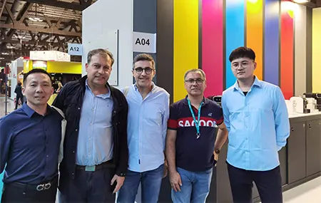 Xaricdə bir sərgiyə getdik